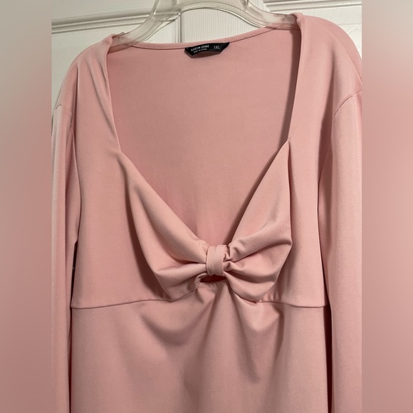 Shein Curve Women’s Long-Sleeves Plain Bow Light Pink Tee Size 1X - Picture 4 of 9